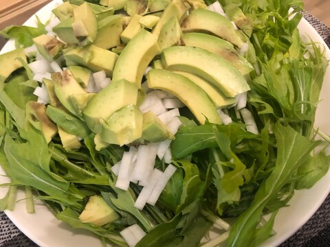 水菜と大根とアボカドのサラダ
